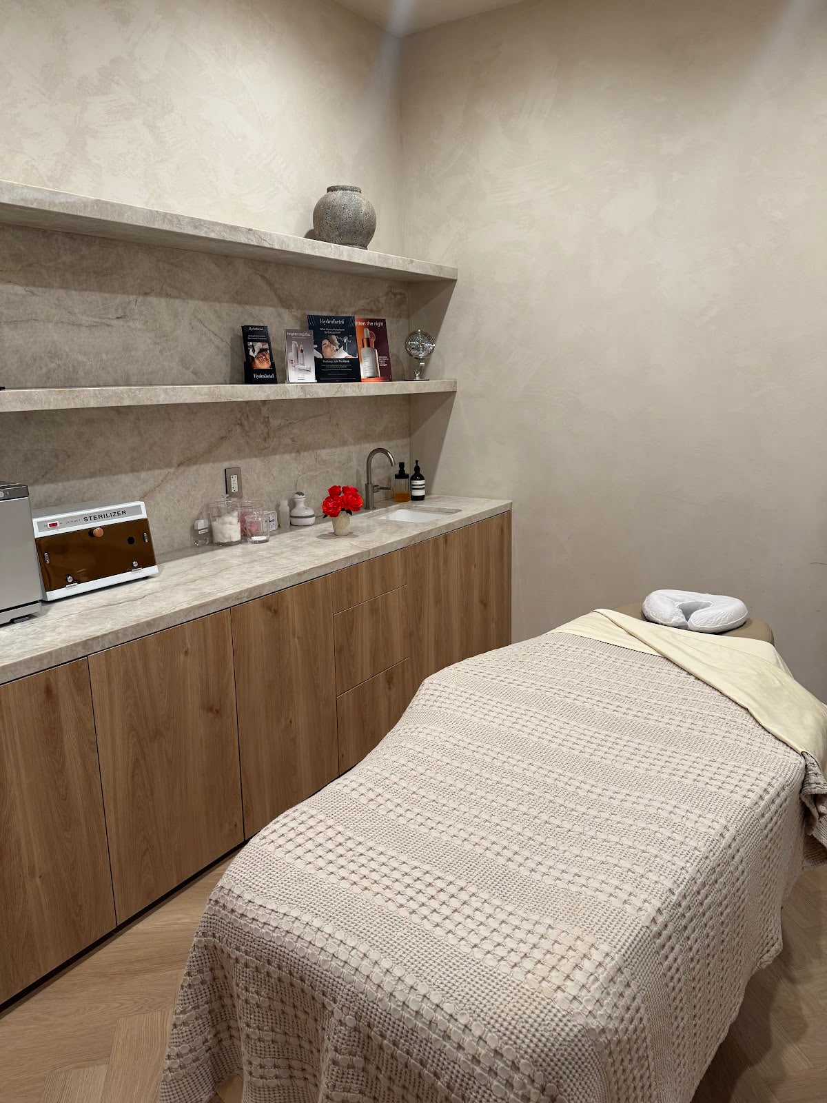 Private treatment room at All Six